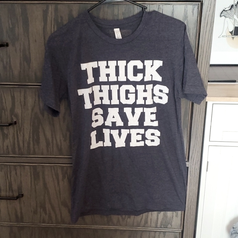 "Thick thighs save lives" T Shirt